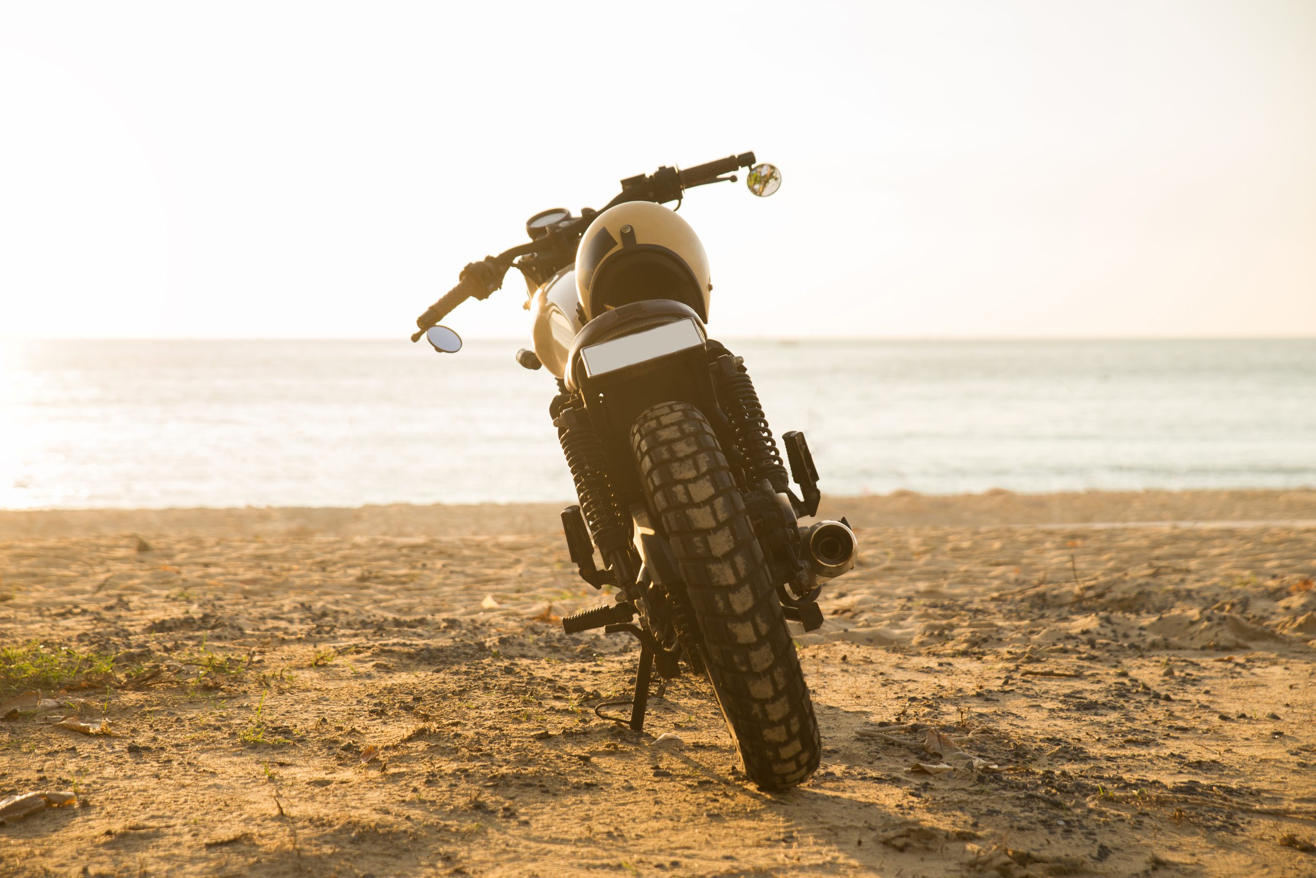 Motorrad am Strand.