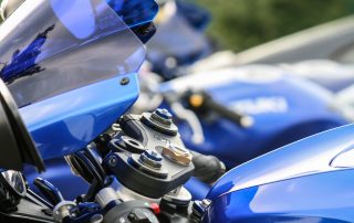 Close up eines Motorradtanks.